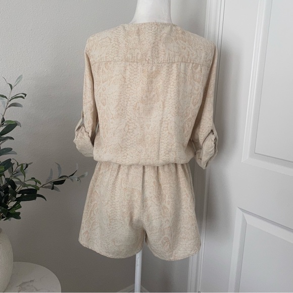 Cloth & stone cream snake print romper small - Picture 2 of 11